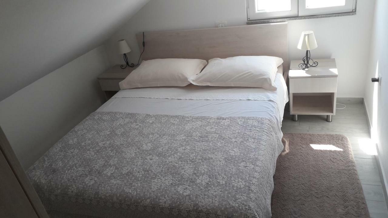 Apartmani Zilic Dugi Rat Bagian luar foto